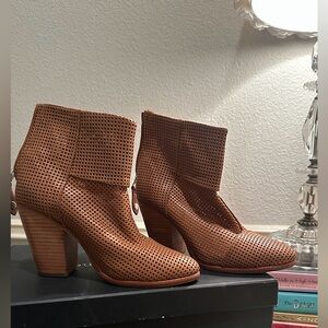 Rag & Bone Leather Classic Newbury Ankle Booties; Size 38; Color: Walnut Perf